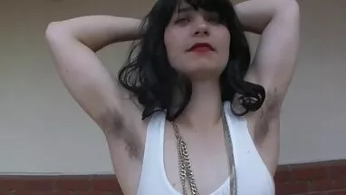 Karısı göğüsleri ve ıslak gizlitürkpornosu onu gösterir