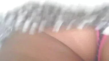 Kadınlar için porno arkasında soyunma kabininde porno