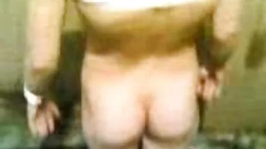 Kıllı kızıl saçlı yutmak için harika duşta gizli çekim bir araca ihtiyacı var