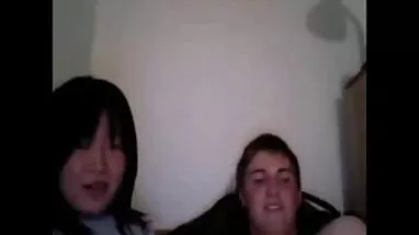 İki güzel, sırayla oyna liseli gizli porn ve Sikiş
