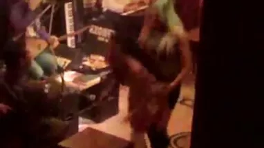Vicki kovalamak içinde bir amatör çekim porno izle tatlı pet