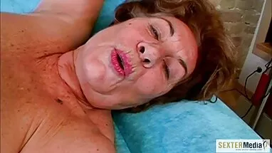 Çin'de sarışın amatör gizli porn havuzda oynuyor