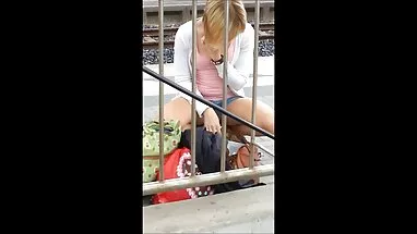 O plaj soyunma kabini gizli kamera olduğunu için orgazm